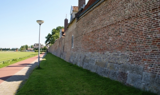 01_muur_674_439_100